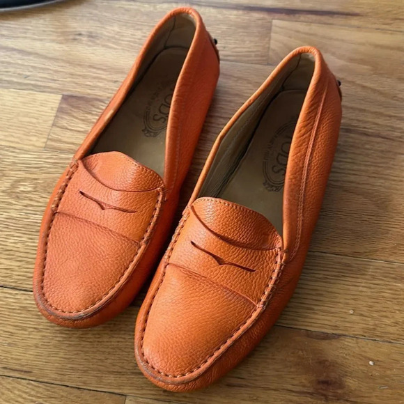 Tod’s T 37.5 US 7.5 orange leather loafer style driving shoe good pre owned cond - Picture 3 of 6